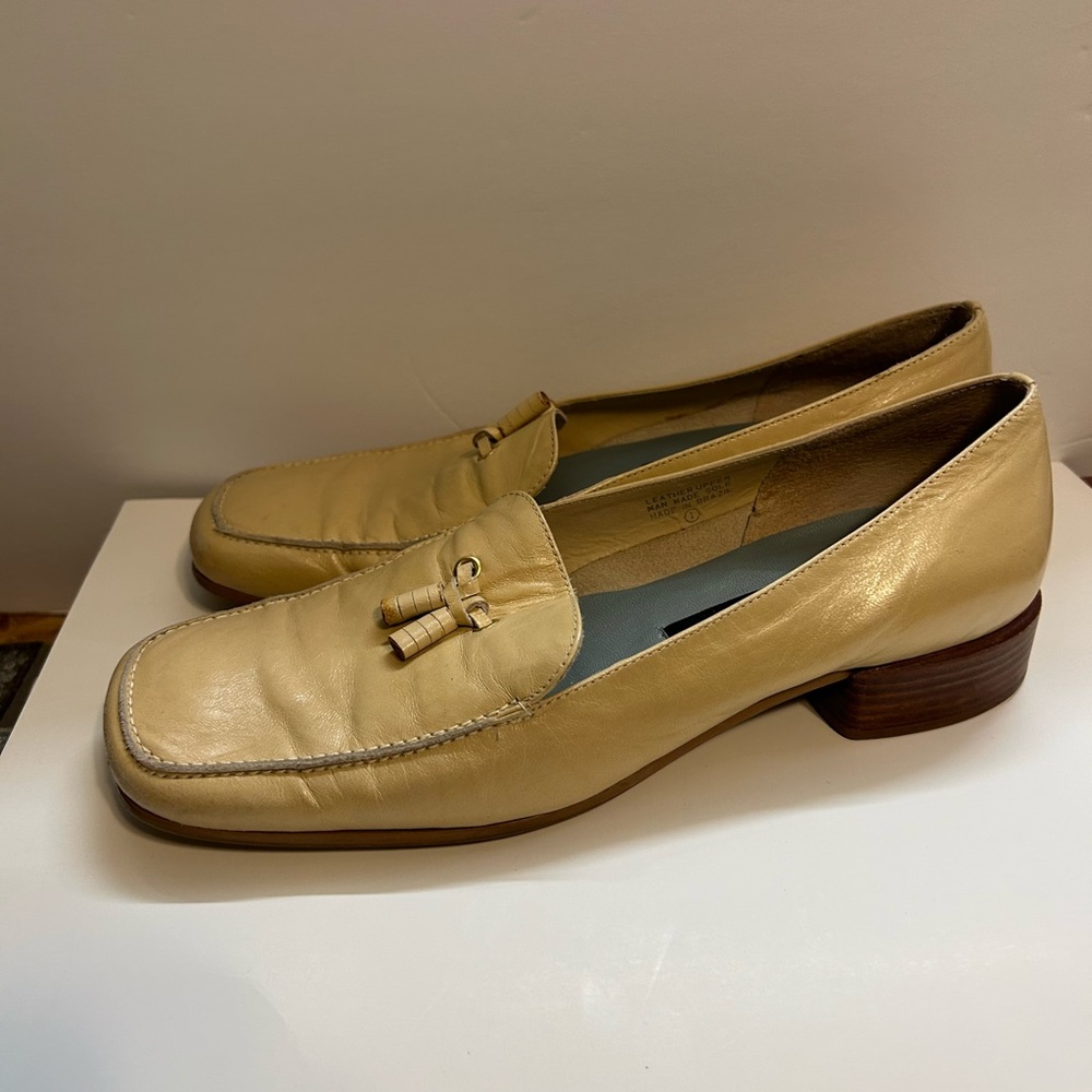 Etienne Aigner women’s beige leather dress shoes size 7.5